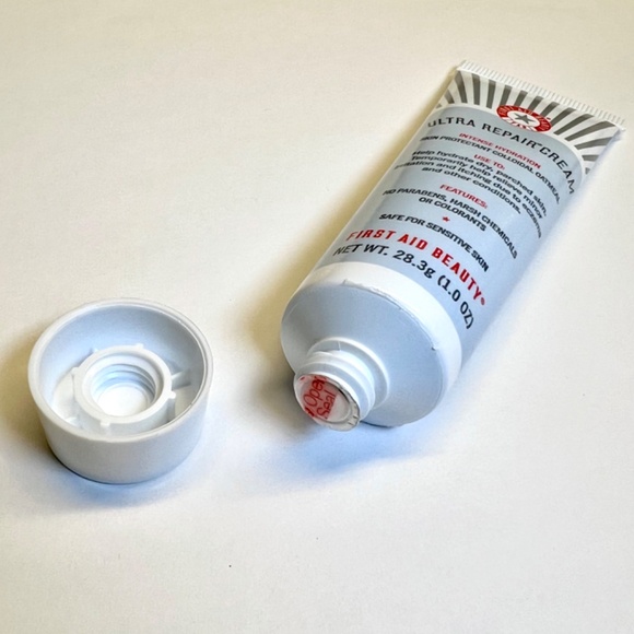 🎁Pick 5 for $25🎁 First Aid Beauty Ultra Repair Cream mini - Picture 2 of 5